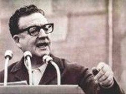 Carlos Lage, Cuba's Vicepresident, honors Allende during its visit to the  to the  17th Ibero-American Summit